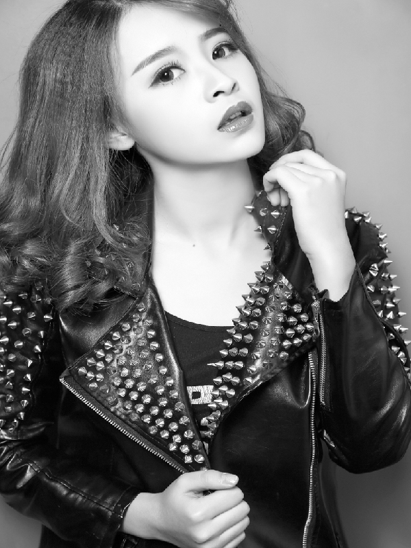 yy俏皮与大胸相结合—美女主播灵儿美照来袭！3