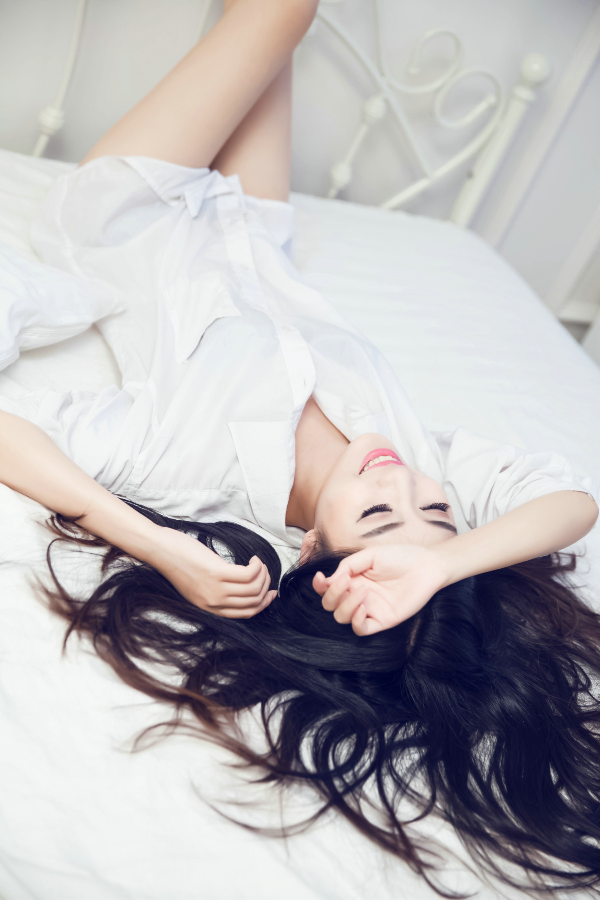 yy甜美与任性就是她—美女主播栾朵朵美照写真集！3