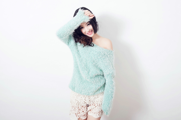 yy甜美与任性就是她—美女主播栾朵朵美照写真集！8