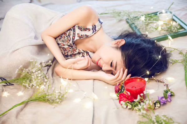 yy甜美与任性就是她—美女主播栾朵朵美照写真集！10