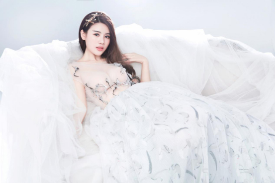yy流鼻血！美女主播雪儿大尺度照片曝光！1