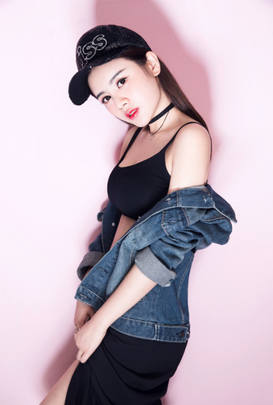 yy流鼻血！美女主播雪儿大尺度照片曝光！7