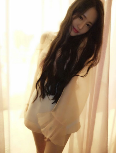 YY长腿美女主播恩宠照片1