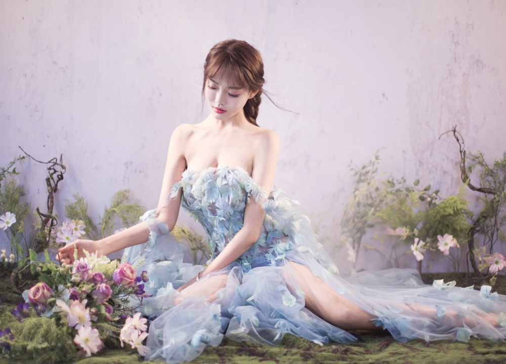 yy美女主播芮甜甜透视花瓣装性感写真照片4