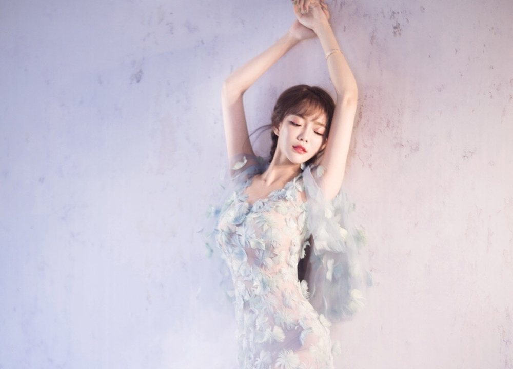 yy美女主播芮甜甜透视花瓣装性感写真照片5