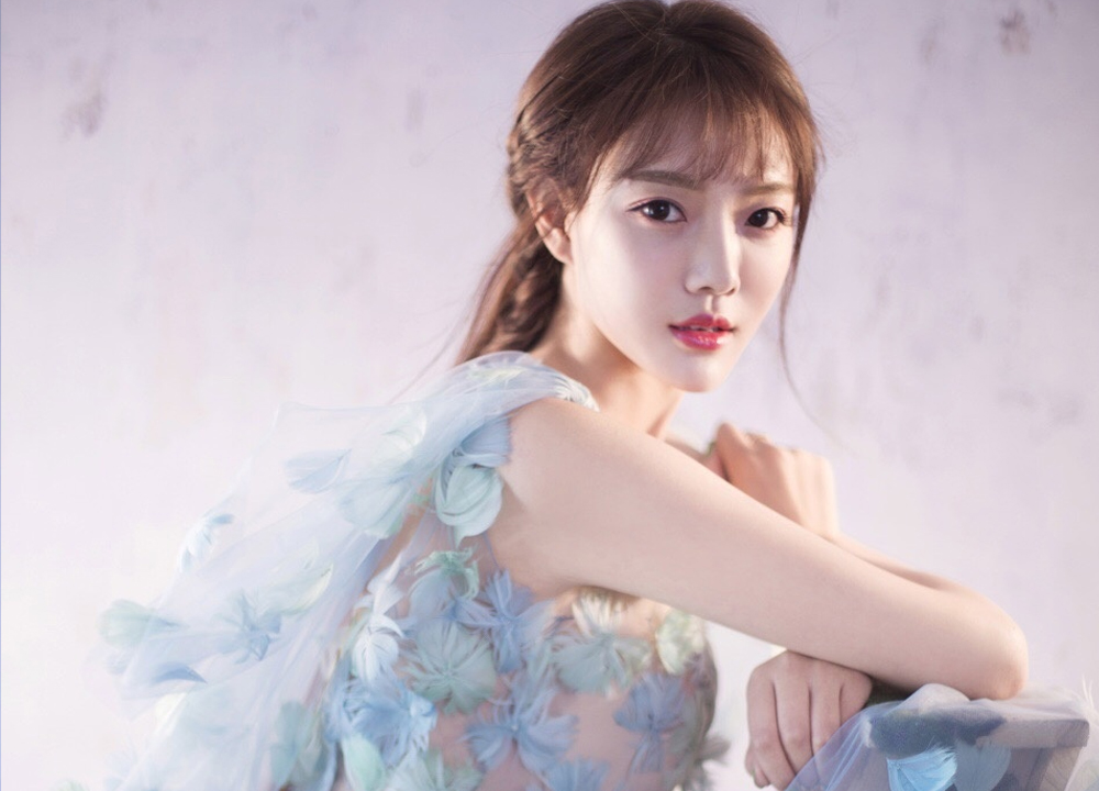yy美女主播芮甜甜透视花瓣装性感写真照片6