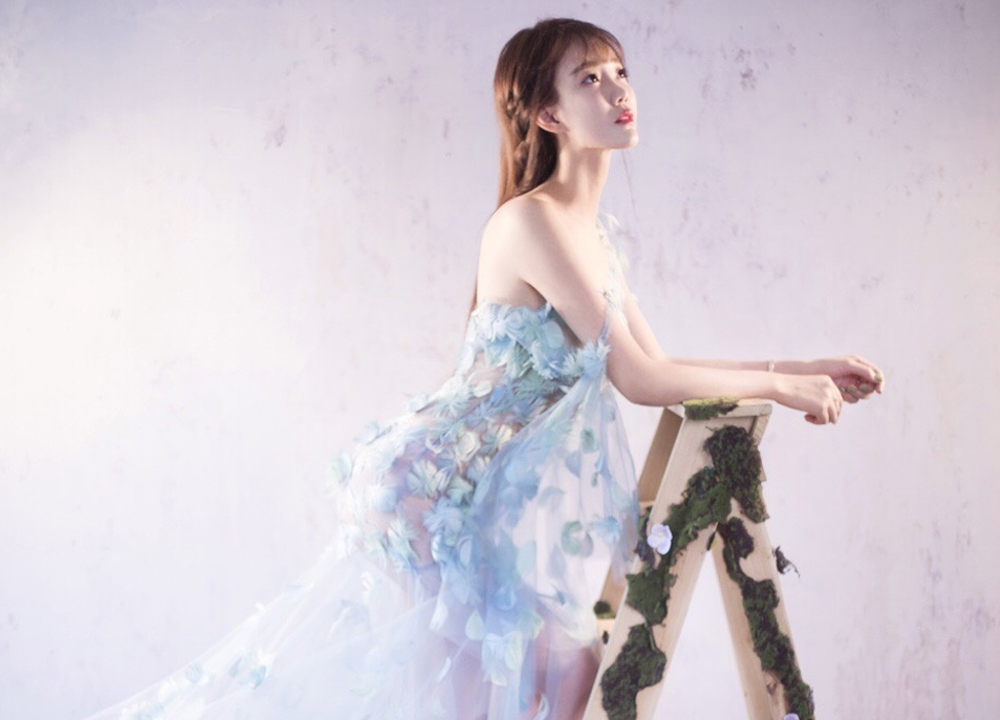 yy美女主播芮甜甜透视花瓣装性感写真照片7