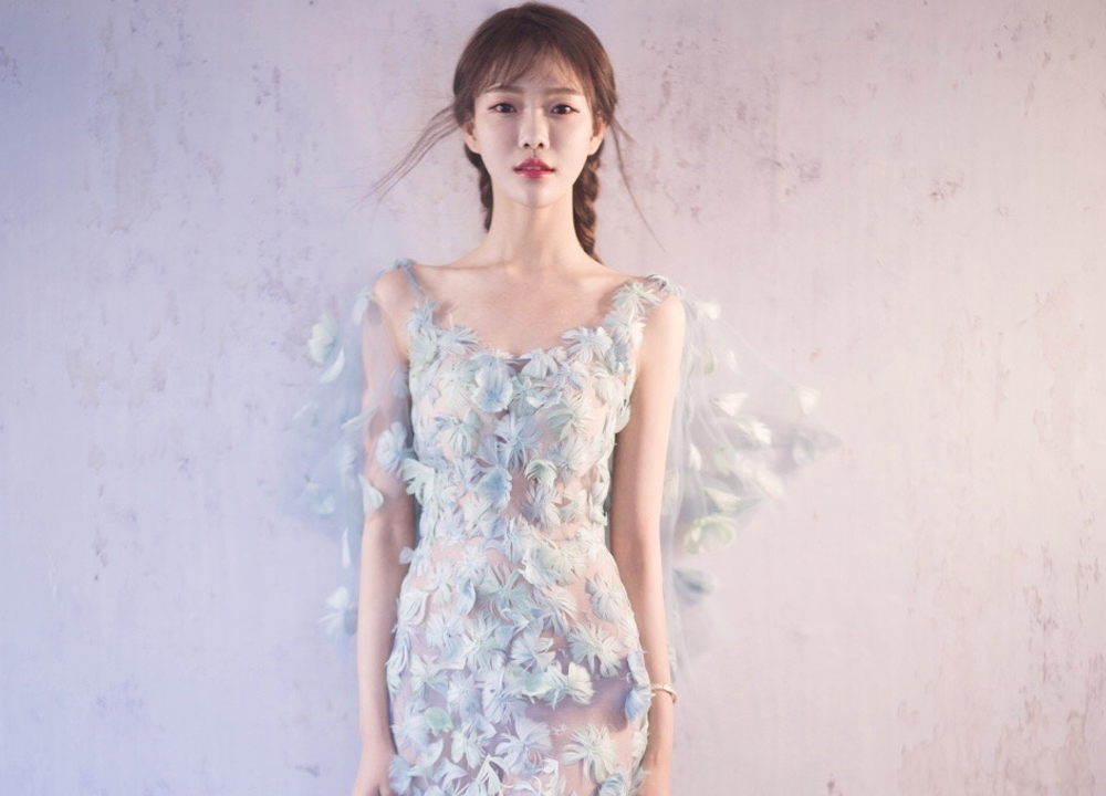 yy美女主播芮甜甜透视花瓣装性感写真照片8