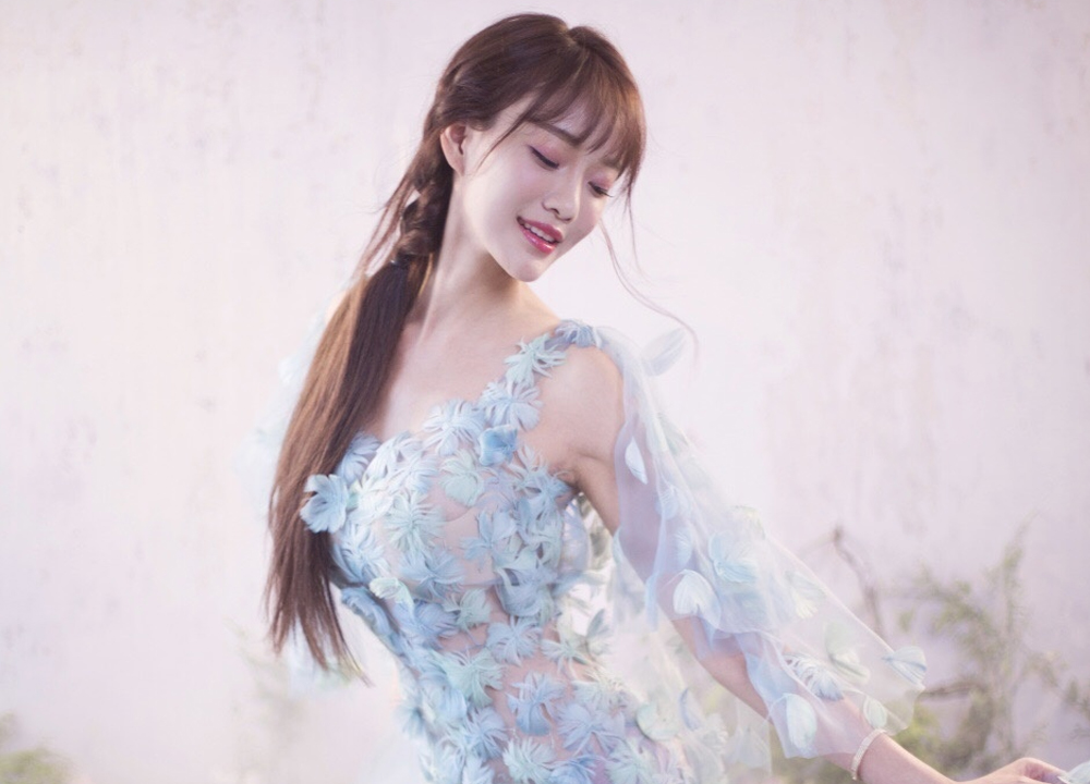 yy美女主播芮甜甜透视花瓣装性感写真照片9
