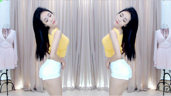 yy性感美女主播小珍珠照片3
