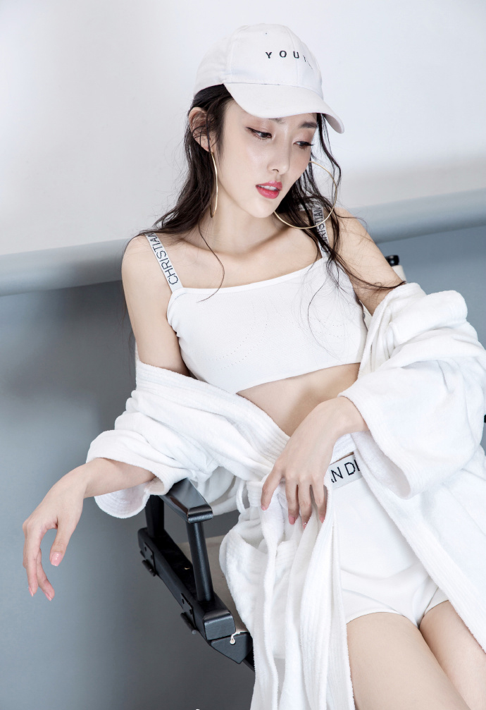 yy美女主播小茉然写真照8