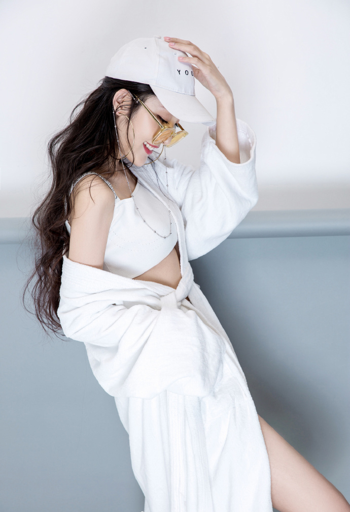 yy美女主播小茉然写真照12