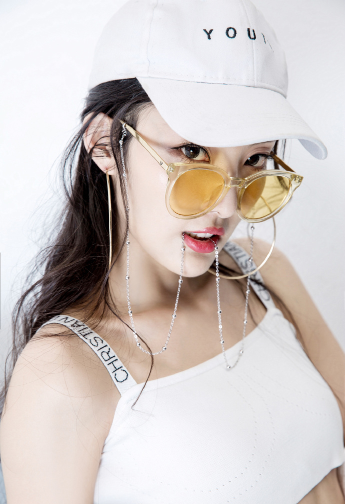 yy美女主播小茉然写真照13
