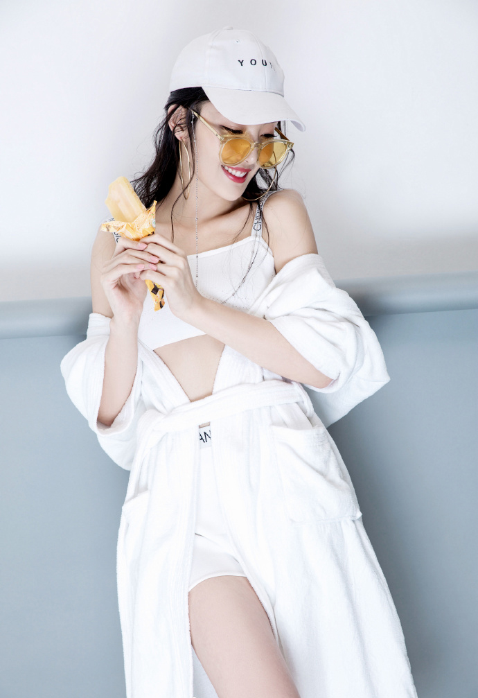 yy美女主播小茉然写真照14