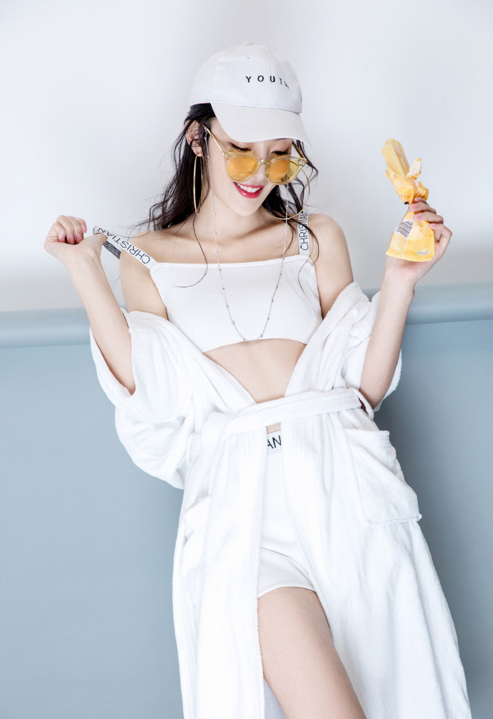 yy美女主播小茉然写真照15