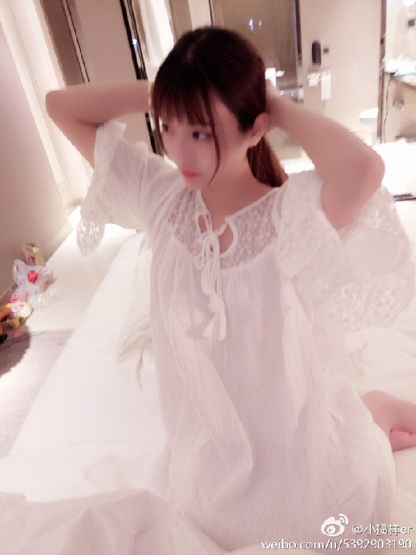 yy美女主播小损样私房照2