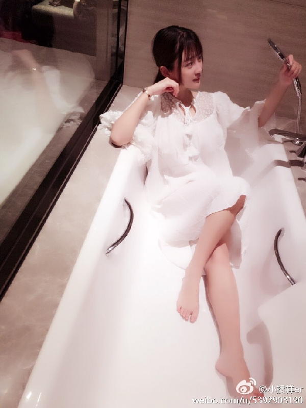 yy美女主播小损样私房照4