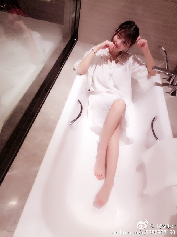 yy美女主播小损样私房照6