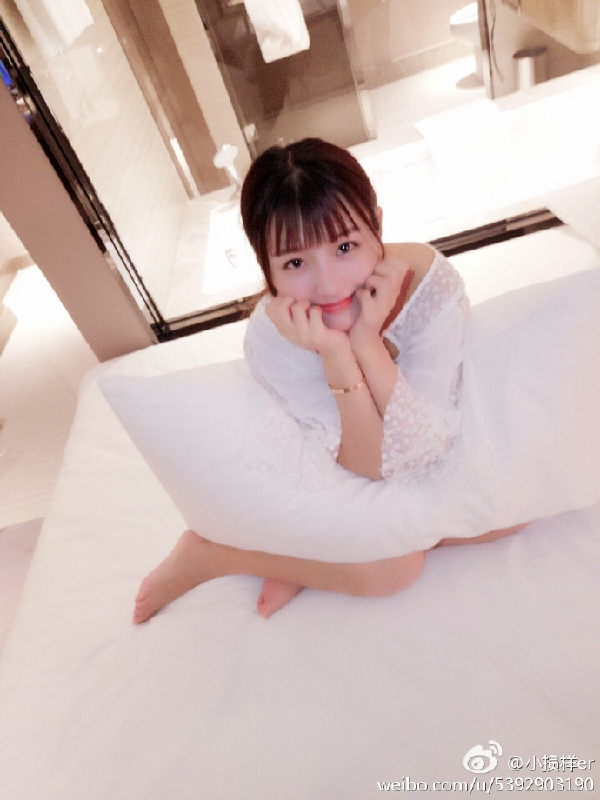 yy美女主播小损样私房照7
