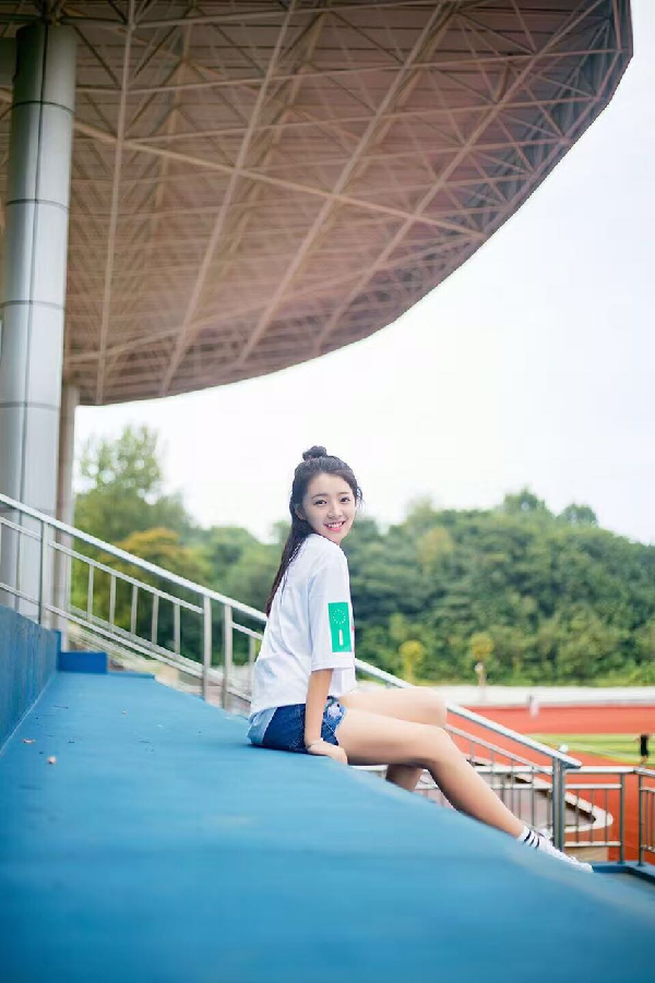 yy暖心甜美主播珂含百变写真集5