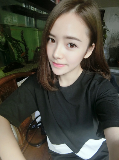yy雅森美女主播：荔枝照片集4