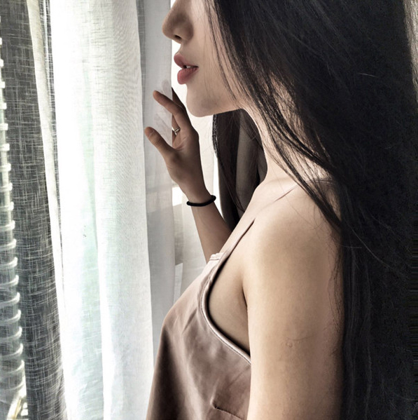 yy女神级主播真空写真1