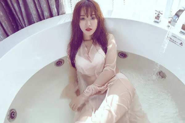  yy李先生爱徒美女主播么么雅极度诱惑私密写真1