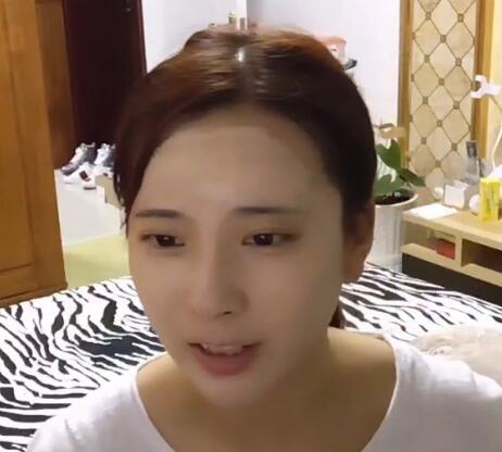 国民丶Baby2016-09-12 19时37分直播录像回放 刚睡醒！