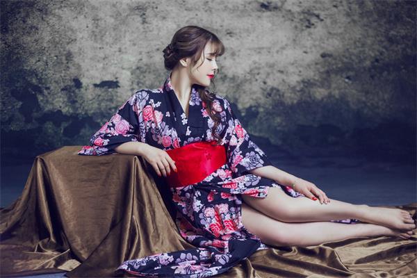 yy星梦女主播洛洛和服写真照片1