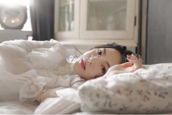 yy美女主播阿雪午夜自曝美照8