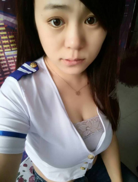 yy栖成娱乐大胸制服妹主播胖晓私密照4