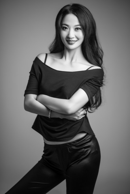 yy性感美女主播小亚照片4