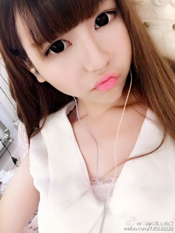 yy御风童颜G乳女神主播艾爱性感照片5