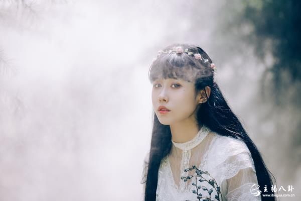 yy主播萌萌小兔子的写真1