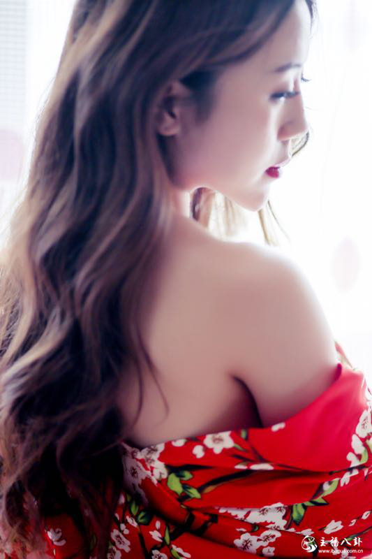 yy乐众美女主播菲宝宝大尺度写真照片3