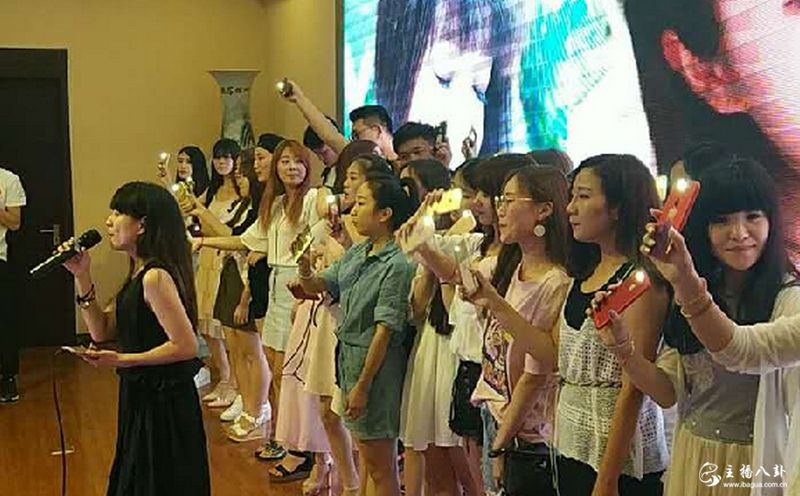 文er获赞助举行YY最大粉丝见面会和演唱会！