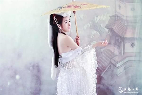yy甜腻妹子主播神奇小兔宝写真4