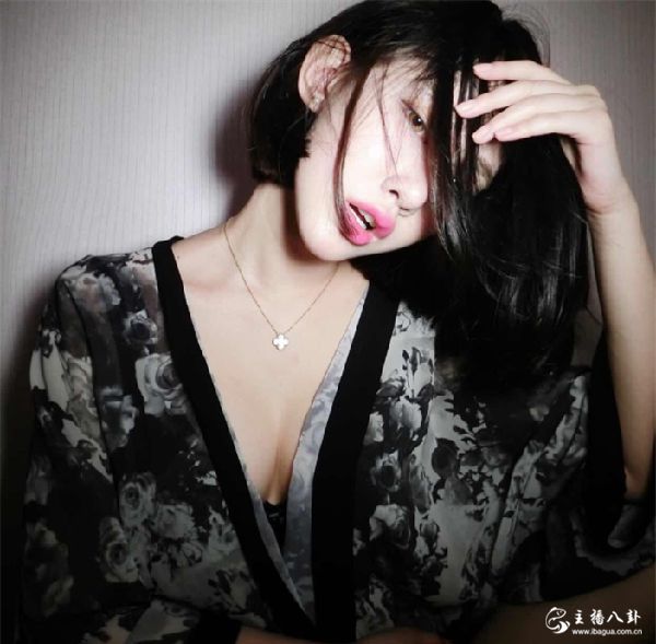 yy主播冷艳天使念念照片1