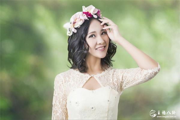 yy开朗白衣女子主播娜子写真照片1