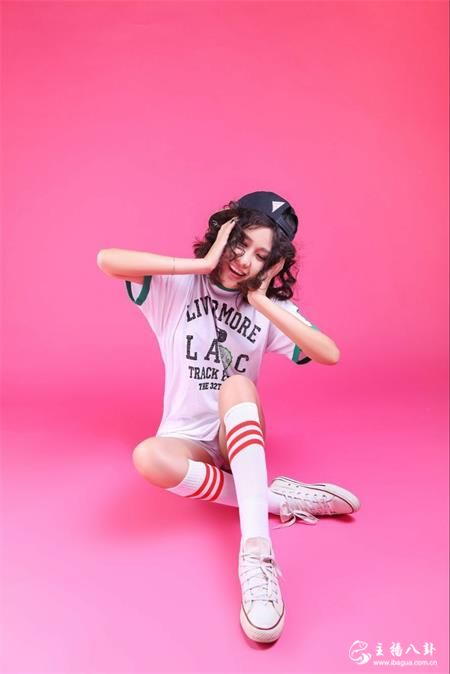 yy开朗白衣女子主播娜子写真照片6