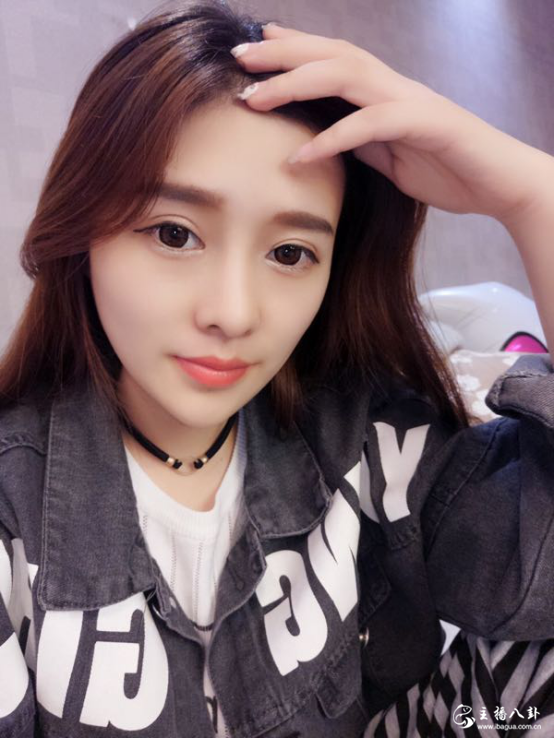 知性典雅不失风趣的帝王美女主播米乐私照5