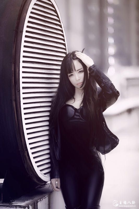 歪歪气质百变女孩主播陌紫性感写真照片2