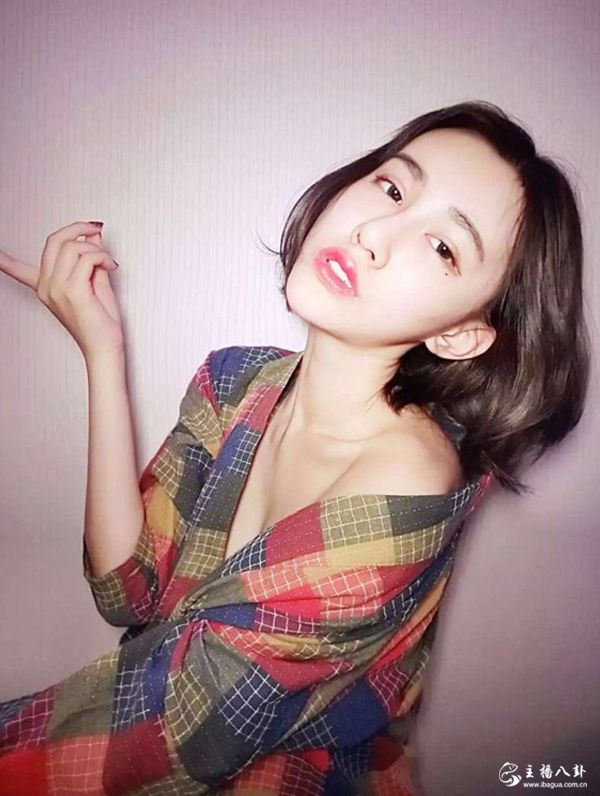 歪歪星乐清新女神主播念念美照4