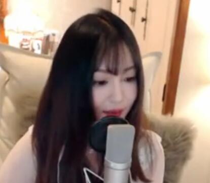 慕诗琪2017-08-10 1时0分直播录像回放 听歌戴耳机哟~然后请叫我王者琪~