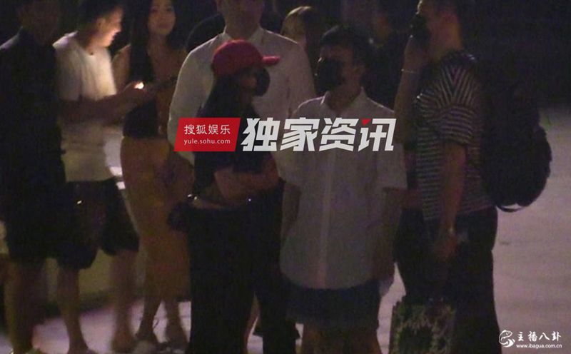阿哲九情聚会王思聪被拍？