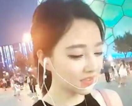 冯提莫2017-08-10 19时42分直播录像回放 冯提莫：鸟巢水立方，边走边唱哟~