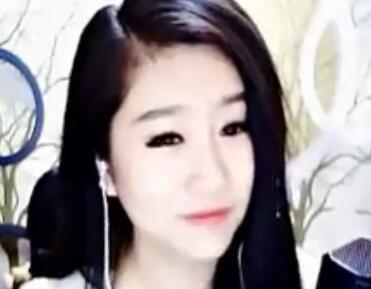 歌曲《不做你幸福的玫瑰》演唱者：yy当红主播菲儿