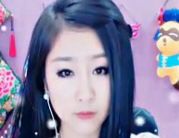 歌曲《被情伤过的女人》演唱者：yy当红主播菲儿