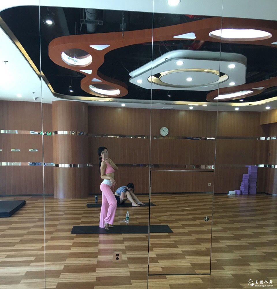 YY话社公会百遍精灵风骚动人美女主播芮宝性感私照3