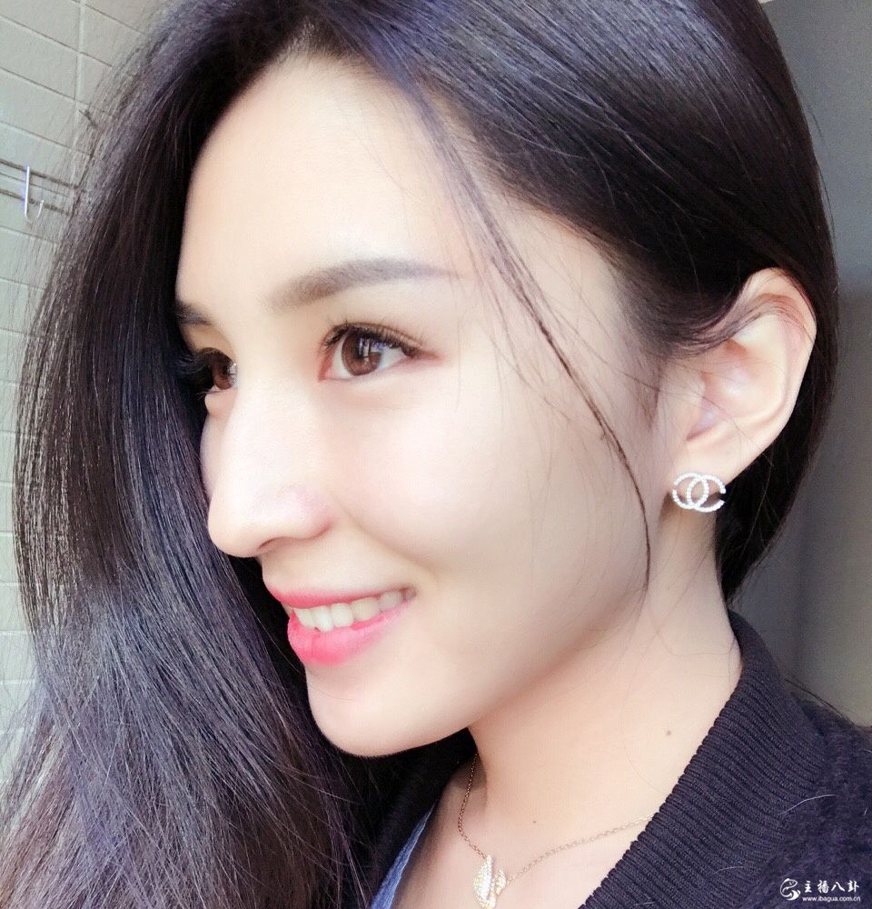 YY话社公会百遍精灵风骚动人美女主播芮宝性感私照8